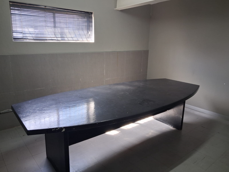To Let Commercial Property for Rent in Quigney Eastern Cape
